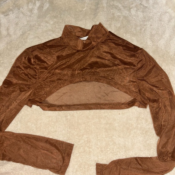 SHEIN Tops - SHEIN Brown Long Sleeve Cut Out Crop Top